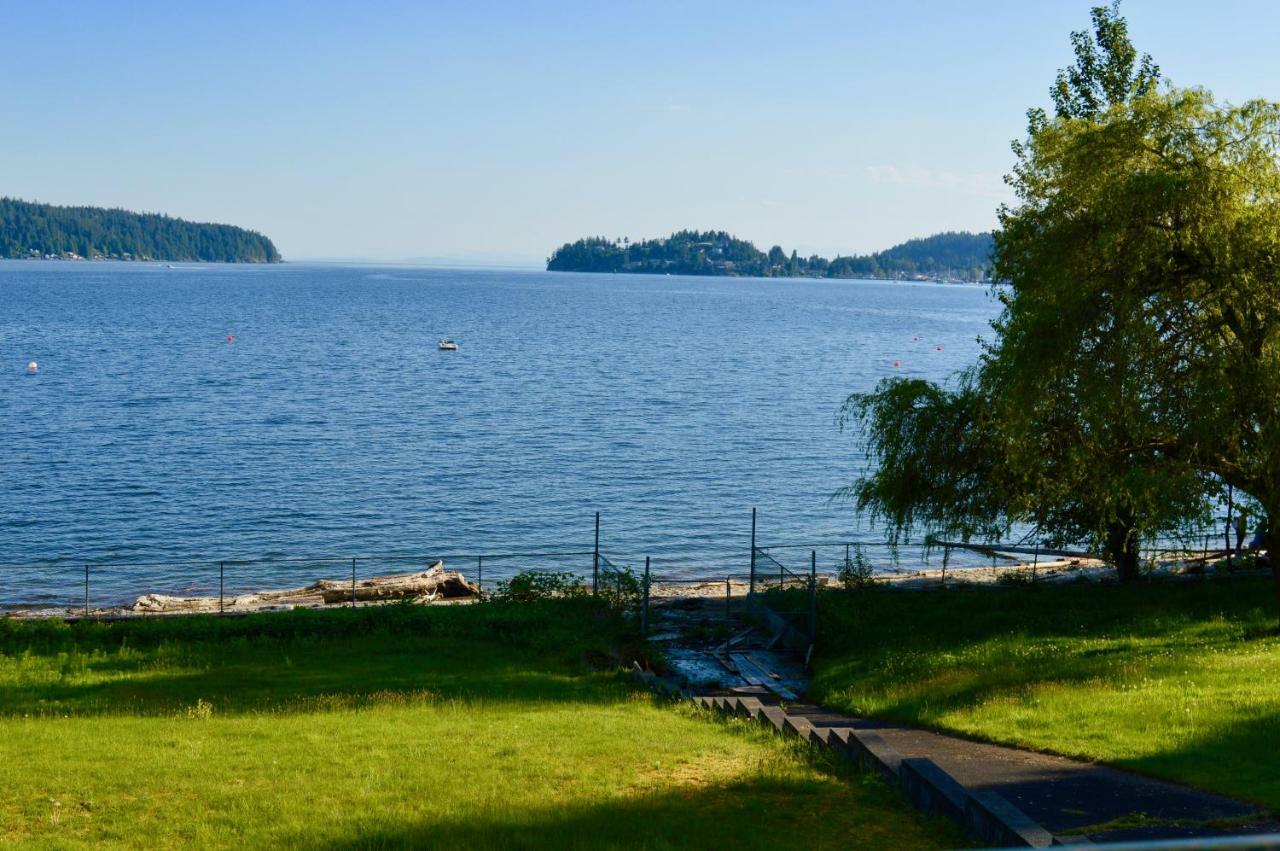 Oceanfront Suite Gibsons Bagian luar foto